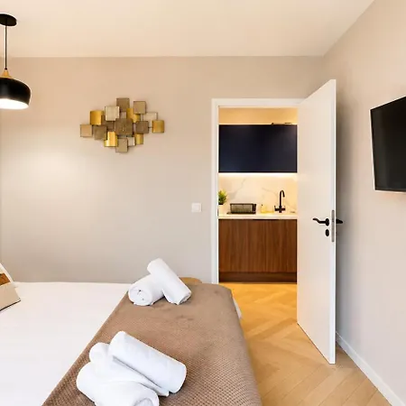 Bluestay 86 - 13 * Paryż